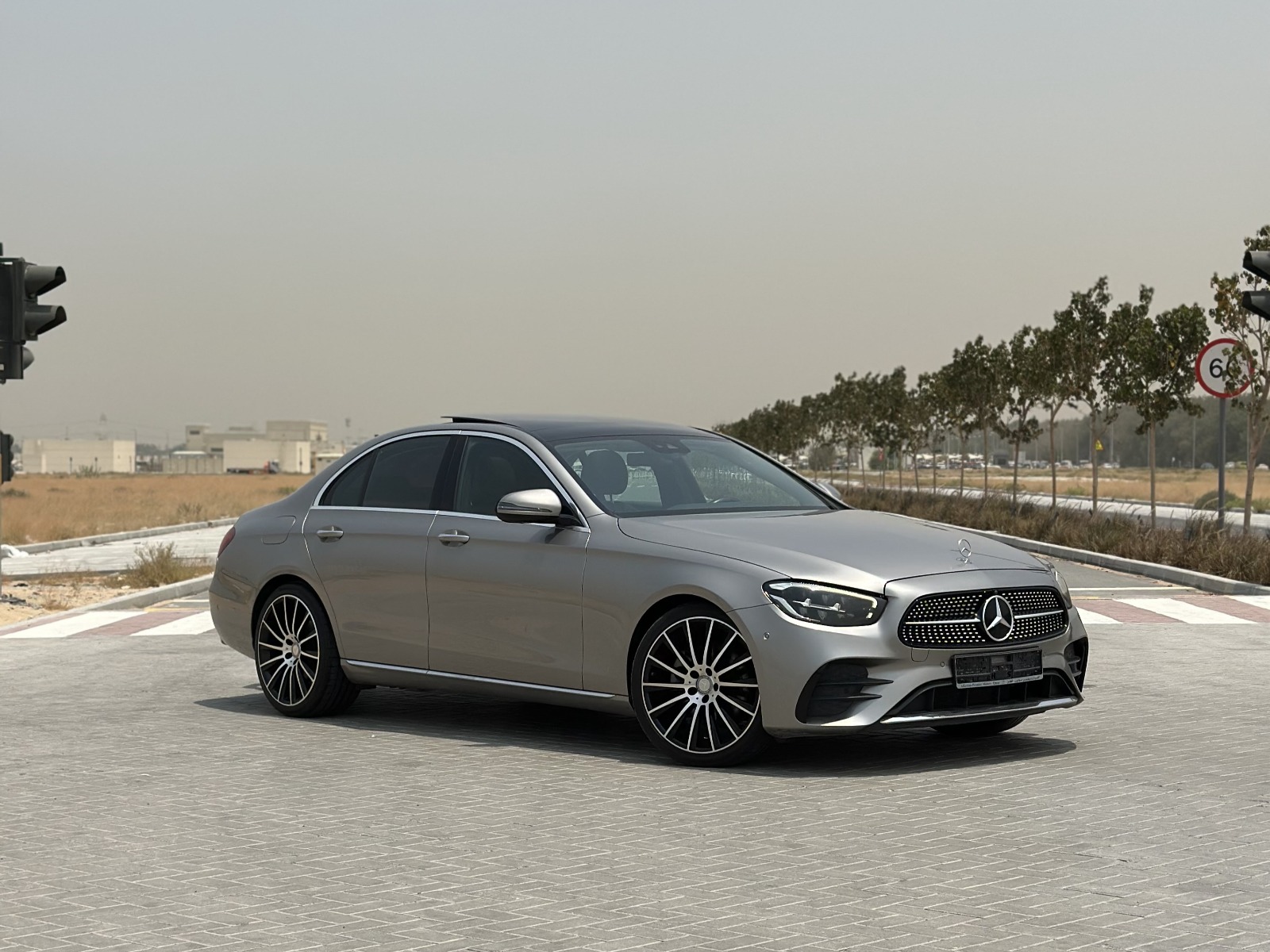 Mercedes-Benz E200